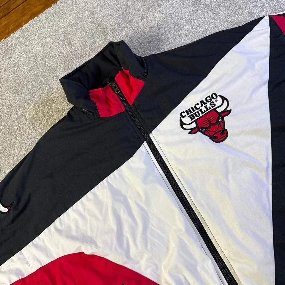 Vintage 1990s Chicago Bulls Pro Player Puffer Jacket Embroidered NBA Medium